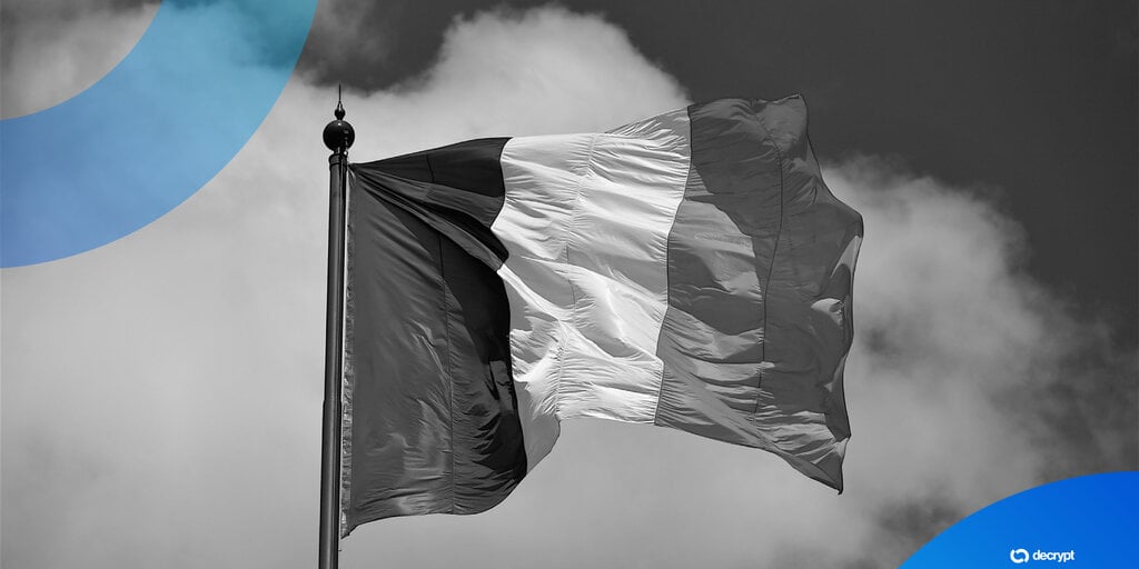 Masked Gunmen Tie Up Woman in France, Steal Crypto USB image